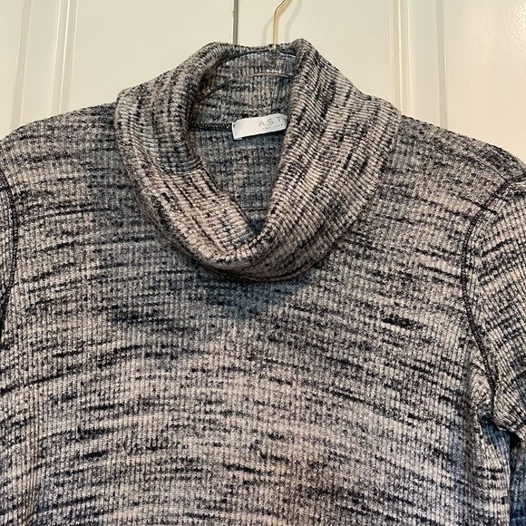 ASTR The Label Grey Cowl Neck Long Sleeve Tunic Lightweight Sweater Top Medium - Picture 5 of 12